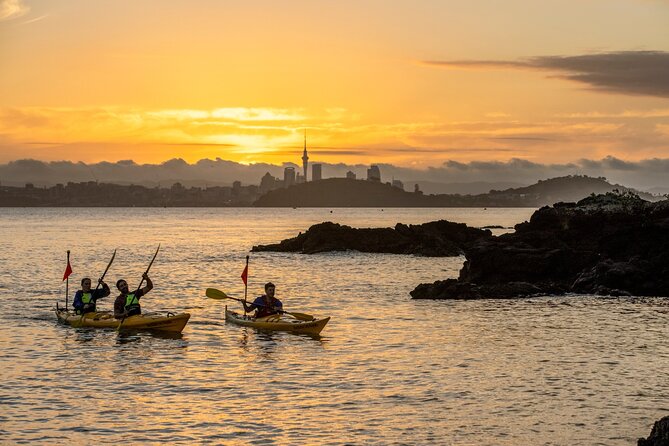 Sunset kayak tour to Rangitoto Island - Crossing the Waitemata Harbour to Rangitoto