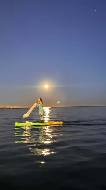 Sunset+paddle surf with music+fotos&videos Barceloneta+snack - Paddling Barceloneta as the sun drops