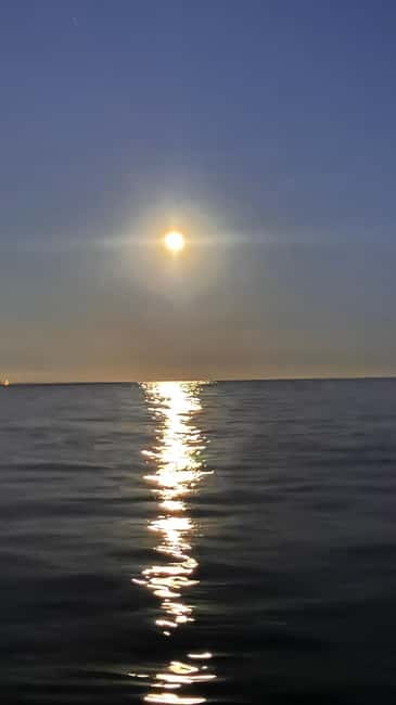 Sunset+paddle surf with music+fotos&videos Barceloneta+snack - Meeting the instructor and learning the basics