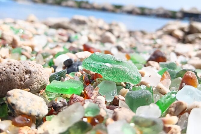 Sunset Sea Glass Island Kayak Tour - A short paddle from Savaneta to Sea Glass Island