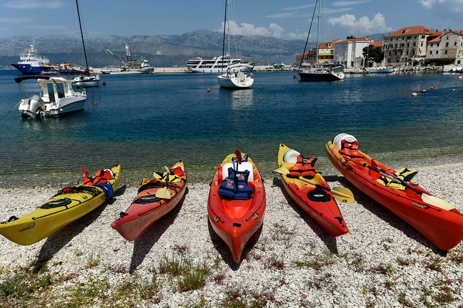 Supetar-Postira kayaking - Resting in a protected bay while hearing about Splitska