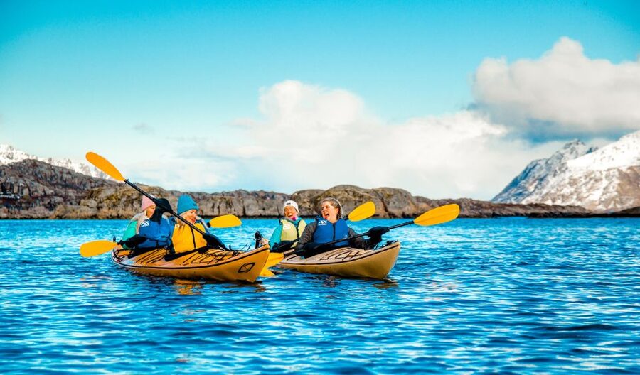 Svolvaer: 2-Hour Winter Kayaking Adventure - Following Svolvær’s shoreline for two hours
