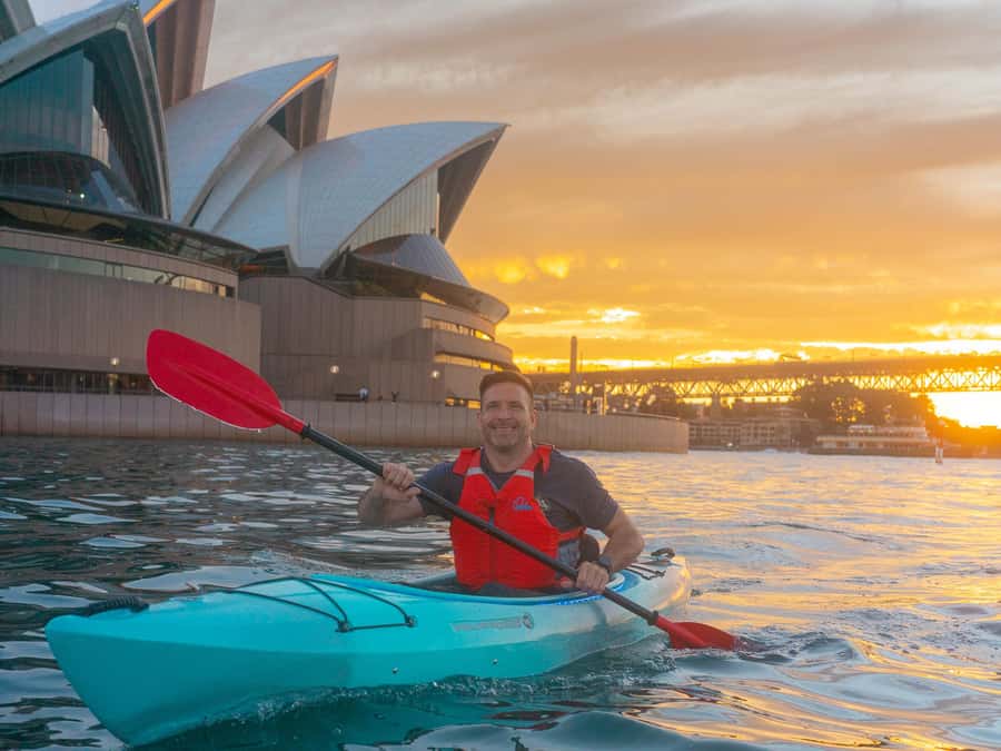 Sydney: Harbour Sunrise Kayak Tour - Coffee and pastry at Navy Bear Cafe