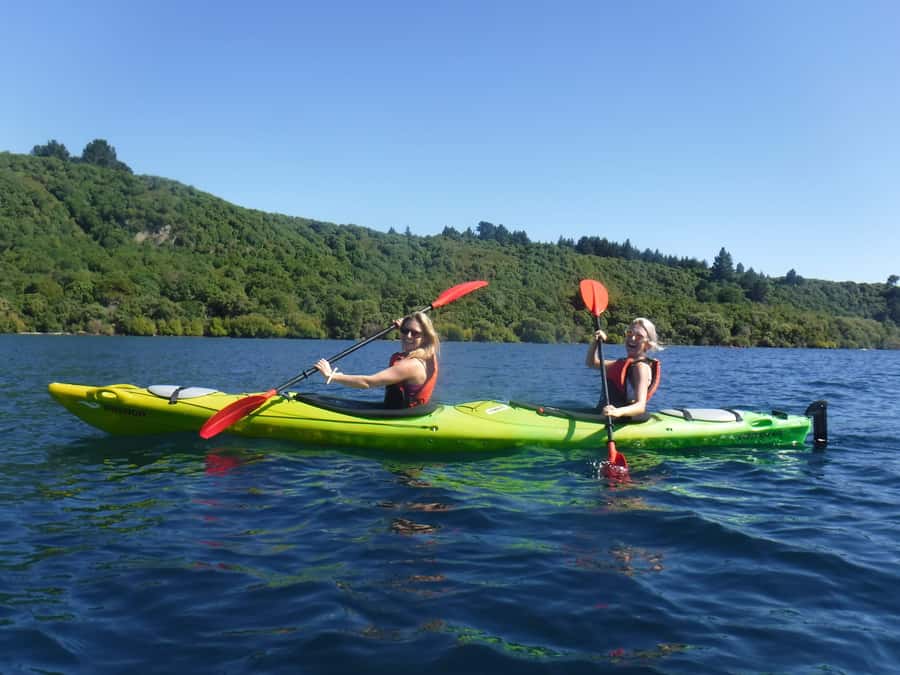 Taupo: Maori Rock Carvings Kayaking Tour - The return paddle and changing conditions