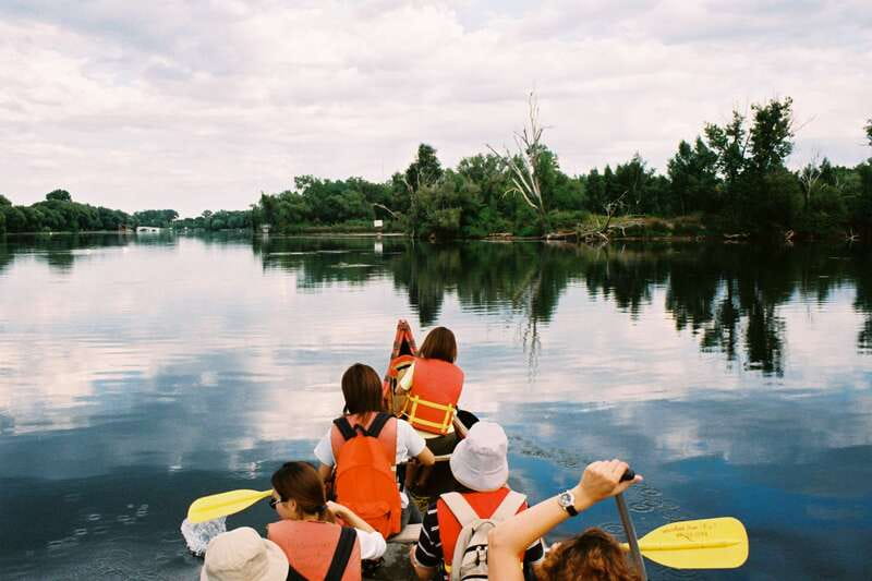 Toronto Islands: Voyageur Canoe Tour - Learning to paddle in a Voyageur canoe