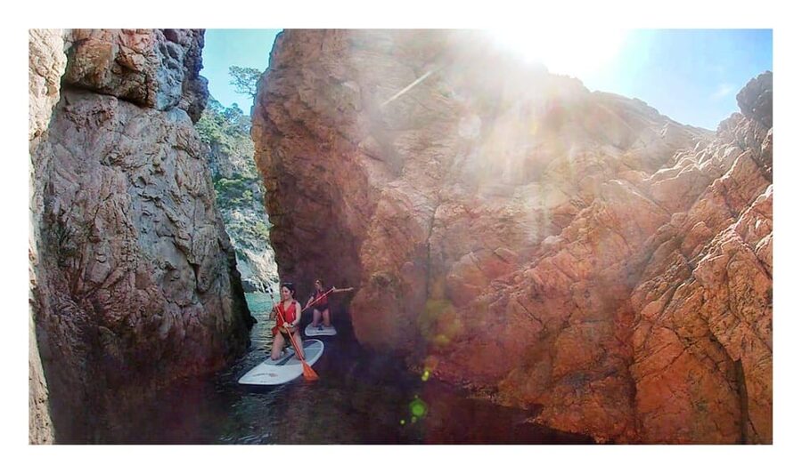 Tossa de Mar: Guided Route in Paddle Surfing&Coves and Caves - Small coves and narrow passages