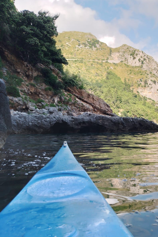 Tour in Kayak sulle orme di James Bond a Maratea - Getting started at the shore