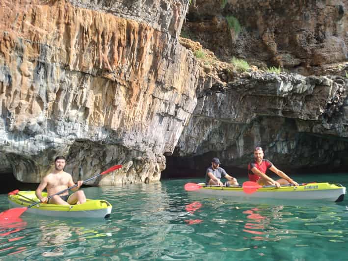 Tour in Kayak sulle orme di James Bond a Maratea - Along the cliffs toward Crivi Beach