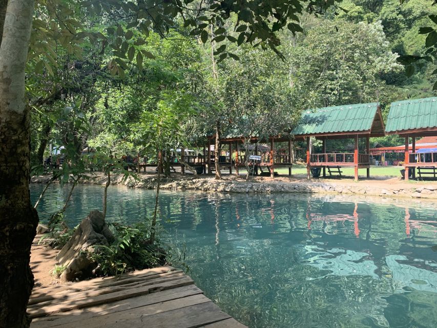 Vang Vieng: Kayaking & Cave Tubing with Zip Line/Blue Lagoon - The final paddle back toward town