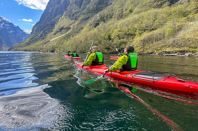 Vossevangen: Nærøyfjord Full-Day Guided Kayaking Trip - Lunch by the water
