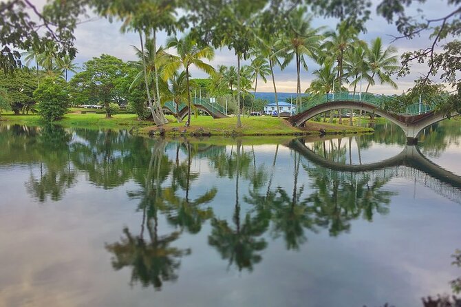 Wailoa River to King Kamehameha Statue Kayak Adventure - Paddling the Wailoa River under dragon bridges